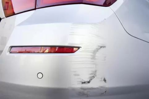 Auch an auf der Straße geparkten Autos können Schäden entstehen. 