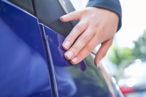 Auch an auf der Straße geparkten Autos können Schäden entstehen. 