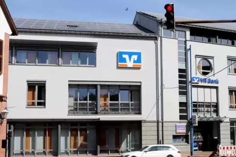 Einer der beiden Vorstandssitze der neuen Bank wird in der Kurtalstraße in Bad Bergz abern sein.