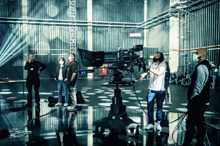 Nur mit Maske: Die Live-&Uuml;bertragung der Verleihung des Deutschen Filmpreises.
