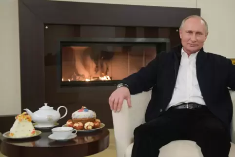 Zu Ostern meldete sich Wladimir Putin mit einer Videobotschaft aus seinem Wohnzimmer: Die Corona-Krise werde mit Gottes Hilfe üb