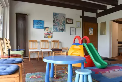 In der Regel geht es in der Kinderarztpraxis von Siegfried Simmet in Schweigen-Rechtenbach lebhaft zu. Doch im Moment ist alles 