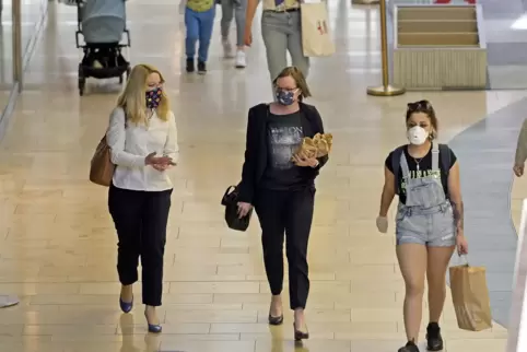 Auch in der Rhein-Galerie in Ludwigshafen gilt seit Montag eine Maskenpflicht. 