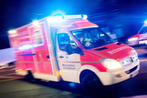 Mit schweren Prellungen wurde der junge Mann ins Krankenhaus gebracht.