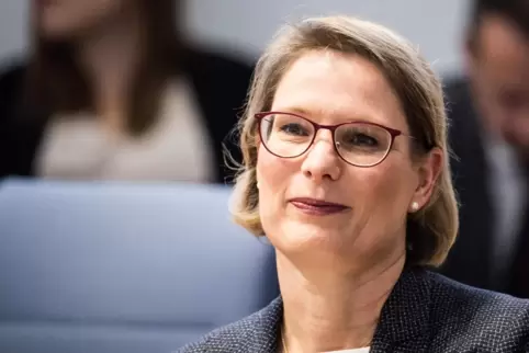 Bildungsministerin Stefanie Hubig (SPD) hofft, dass der Eilantrag keinen Erfolg hat.