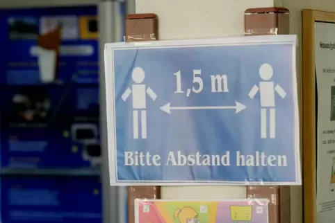Wie hier in einem Gymnasium in Halle müssen sich die Schüler auf neue Verhaltensregeln einstellen.