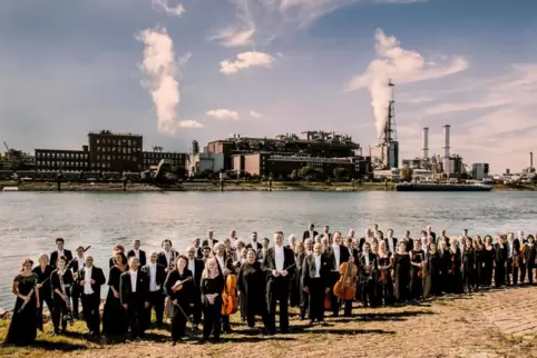  Die Staatsphilharmonie hat ihren Sitz in Ludwigshafen, der Stadt der rauchenden Schlote. Doch sieben ihre 87 Musiker leben in N