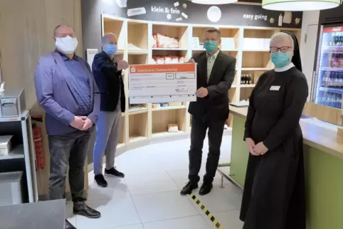 Martin Haupenthal, Vorsitzender des Förderkreises der Integrierten Gesamtschule Contwig, Schulleiter Thomas Höchst, Nardini-Gesc