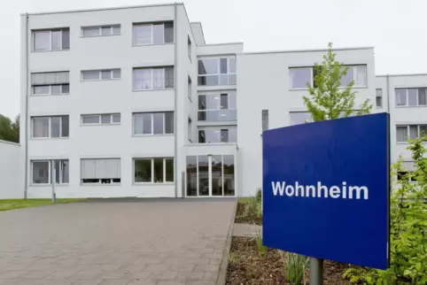 Betreuung mit Mundschutz: In den Wohnheimen der Reha-Westpfalz in Landstuhl (unser Bild), Ramstein und Kusel gelten hohe Hygiene