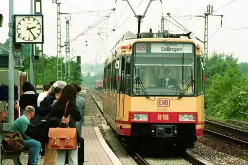 Ab Montag gilt der reguläre Fahrplan für Busse und Bahnen. 