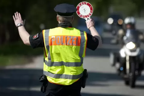 Die Polizei werde laut Innenminister den Motorrad-Verkehr an bekannten Strecken kontrollieren.