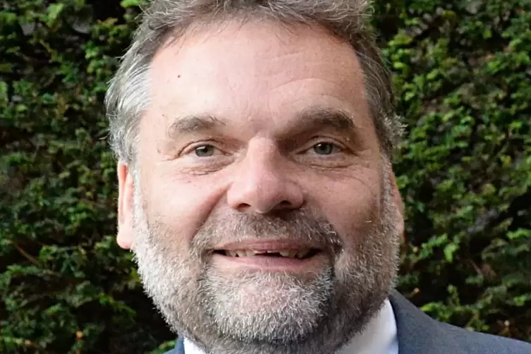 &bdquo;Stellen Sie sich ein Orchester mit 100 Leuten auf der B&uuml;hne vor. Wie soll das gehen?&ldquo; Kulturdezernent B&uuml;rgermeister Ingo R&ouml;thli