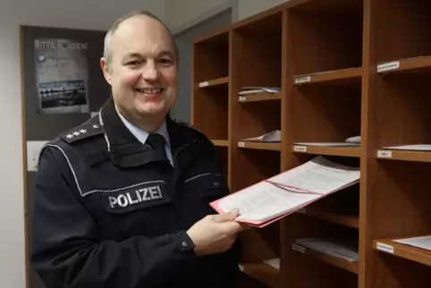 Wolfgang Sinn hängt nach über vier Jahrzehnten seine Polizeiuniform an den Nagel.