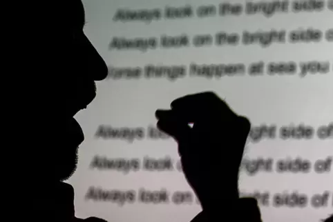 Chorproben sind momentan nicht möglich. Bernd Camin vermisst das Gemeinschaftsgefühl. Aber alleine singen geht immer. 