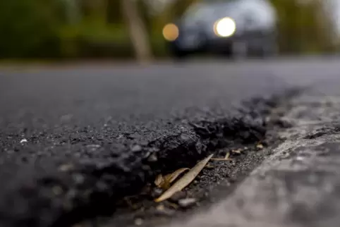 Ist eine Gemeindestraße in die Jahre gekommen, kann es für die Anwohner teuer werden.