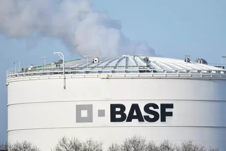 Die BASF hat ihren Ausblick für das laufende Geschäftsjahr zurückgezogen. 