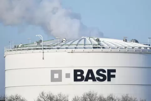 Die BASF hat ihren Ausblick für das laufende Geschäftsjahr zurückgezogen. 