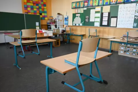Mit viel Abstand sollen Schüler und Lehrer in die Klassenzimmer zurückkehren.