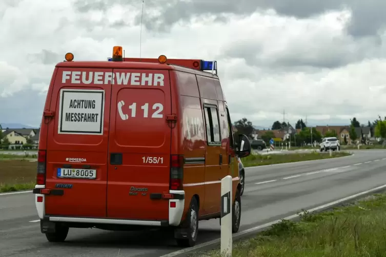 Mehrmals f&auml;hrt ein Messfahrzeug der Berufsfeuerwehr Ludwigshafen die Deponieumgebung ab. 