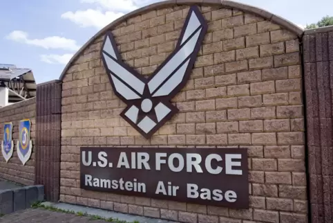 Das Verfahren findet vor dem US-Militärgericht des Ramsteiner Flugplatzes statt.