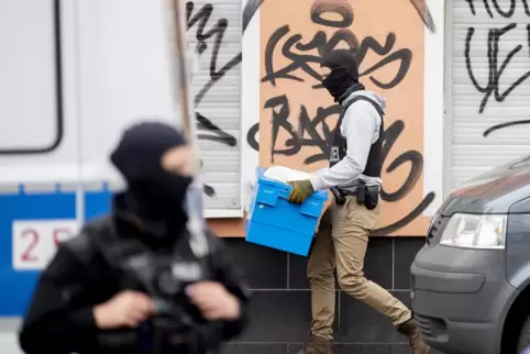 Das Hisbollah-Verbot in Deutschland ging mit bundesweiten Durchsuchungen einher, hier in Berlin vor der Al-Irschad-Moschee. 