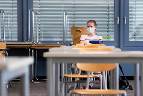 Die Schüler bleiben auf Abstand. Mundschutz muss während des Unterrichts nicht getragen werden.