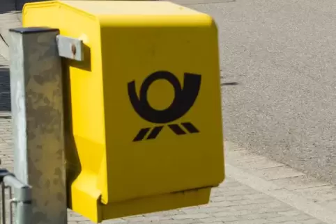 Die Briefe wurden gestohlen, teilweise geöffnet und dann weggeworfen.