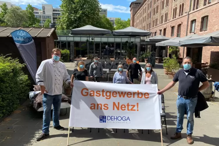 Die Donnersberger Delegation bei der Demonstration in Mainz vor dem Proviantamt.