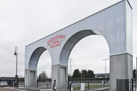In den vergangenen Jahren hatte Pletsch das Broadway-Kino – darunter den Parkplatz – gerade erst aufwenig modernisiert. Wie er d