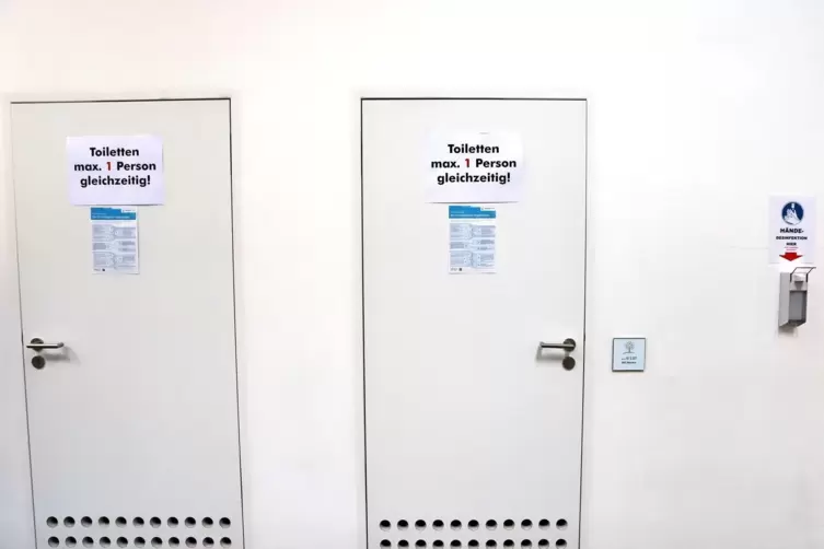 Klare Regeln und Desinfektionsmittel f&uuml;r die Toiletten.