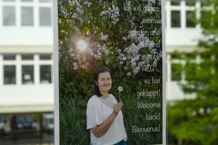 Am Albert-Einstein-Gymnasium begr&uuml;&szlig;ten die Lehrer ihre Sch&uuml;ler mit pers&ouml;nlichen Botschaften im Schulgeb&auml;ude. 
