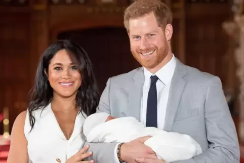 Stationen eines Beinahe-Prinzen: Am 8. Mai 2019 präsentierten die stolzen Eltern ihren Sohn auf Schloss Windsor. 