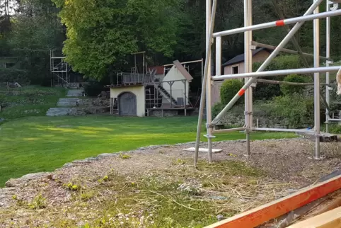 Neben der Probenarbeit ruhen auf der Naturbühne Gräfinthal auch die aufwendigen Arbeiten auf der Bühne seit Wochen, die Spielzei