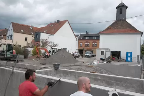 An den Stengelplatz wird letzte Hand angelegt.