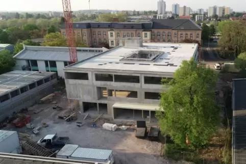 Stadt, Bezirksverband und Land finanzieren den rund 15 Millionen Euro teuren Schulneubau gemeinsam.