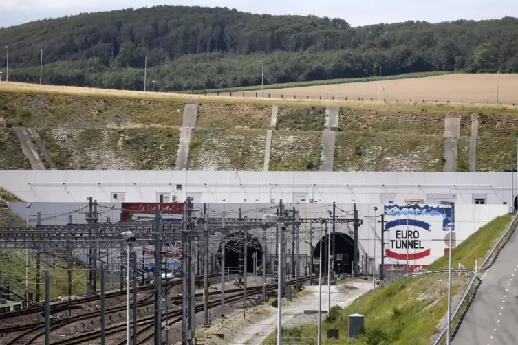 RRund 22 Millionen Passagiere nutzen pro Jahr den Eurotunnel (hier der Eingang in Coquelles, nahe Calais in Frankreich) – je elf