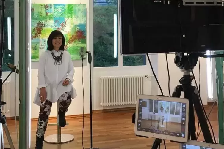 Premiere im leeren Kunsthaus: Elke Wunderle beim Dreh für das virtuelle Konzert. 