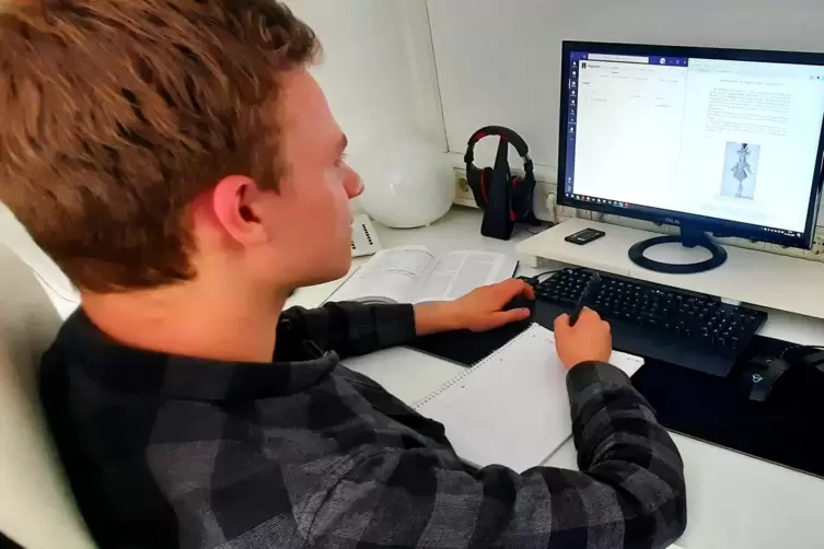 Die Vorlesungen an der Saarbr&uuml;cker Uni laufen derzeit gr&ouml;&szlig;tenteils per Internet-Livestream ab. 