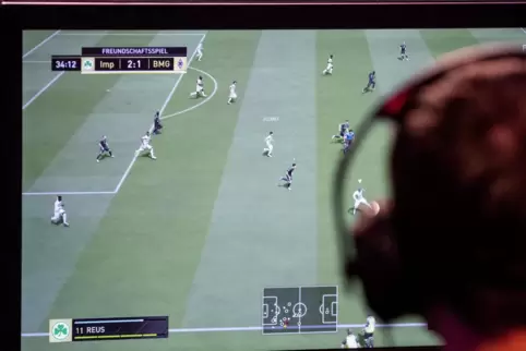 Der Spielbetrieb beim SWFV findet derzeit online statt: Auch auf der Playstation gibt es spannende Fußballspiele. 
