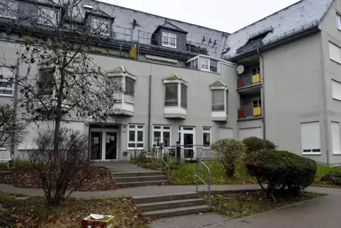 Laut Andrea Hettmannsperger verhalten sich die Migranten, die in einem Haus am Kurpfalzplatz untergebracht sind, in Sachen Coron