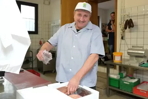 In die Box: Franz und Ulrike Stamm steigen jetzt auch in das Versenden von Wurstwaren ein.