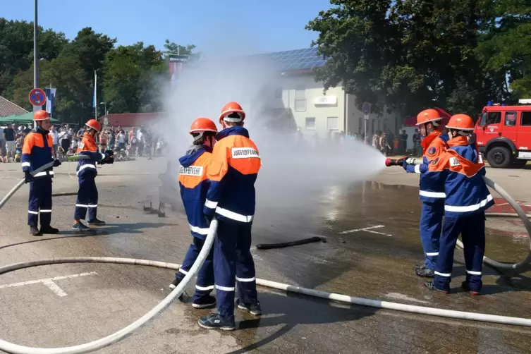 Kreisfeuerwehrtag im vergangenen Jahr in Dudenhofen: Bei solchen Aktionstagen können sich die Feuerwehren präsentieren und neue 