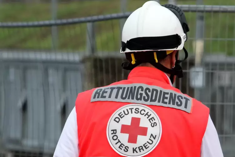 Im Notfall lieber der Rettungsdienst rufen, als selbst ins Krankenhaus fahren. 