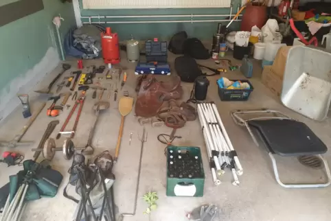 Jede Menge Brauchbares haben bislang unbekannte Diebe bei Einbrüchen in und um Meisenheim mitgehen lassen. Die Polizei möchte si