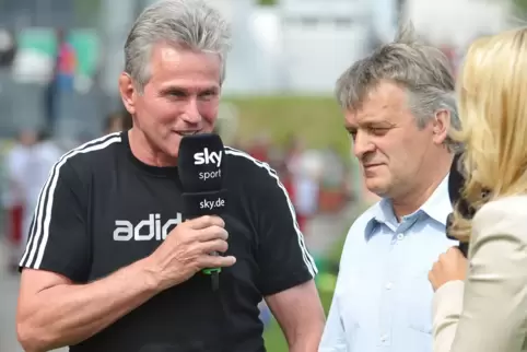 2010: Jupp Heynckes (links) als Trainer von Bayer Leverkusen beim gemeinsamen TV-Gespräch mit FKP-Trainer Wendelin Guster zum DF