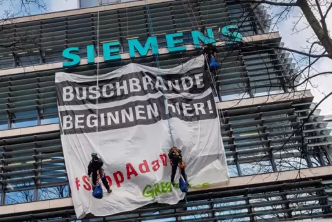 Wegen eines riesigen Kohlebergwerkprojekts in Australien hatte sich Siemens über Wochen den Unmut von Umweltschützern zugezogen.