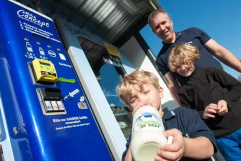 Kommt auch in der Vorderpfalz gut an: die Milch aus dem Automat von Milchbauer Jörg Brassel.