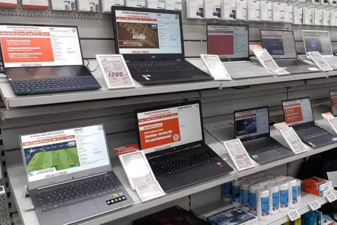 Früh eingedeckt hat sich der Pirmasenser Elektro- und Elektronikhandel mit Laptops, Notebooks (Foto aus dem Mediamarkt) und ents