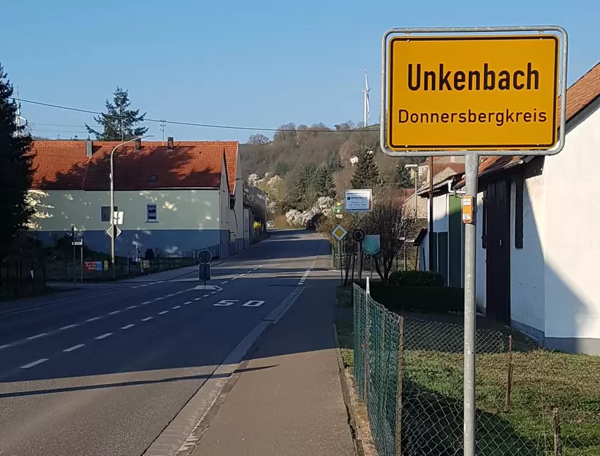 Leere Straßen in Unkenbach. Wegen Corona verlegen viele ihren Arbeitsplatz ins Homeoffice. Auch häufige EInkaufstouren werden sc