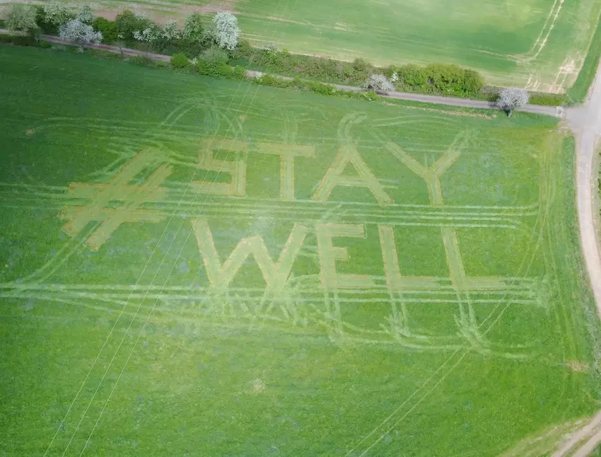 »#Stay well« – »Bleib gesund« ist die Botschaft des Hofguts Neumühle in Münchweiler, die die Betreiber in mühsamer Arbeit in ein